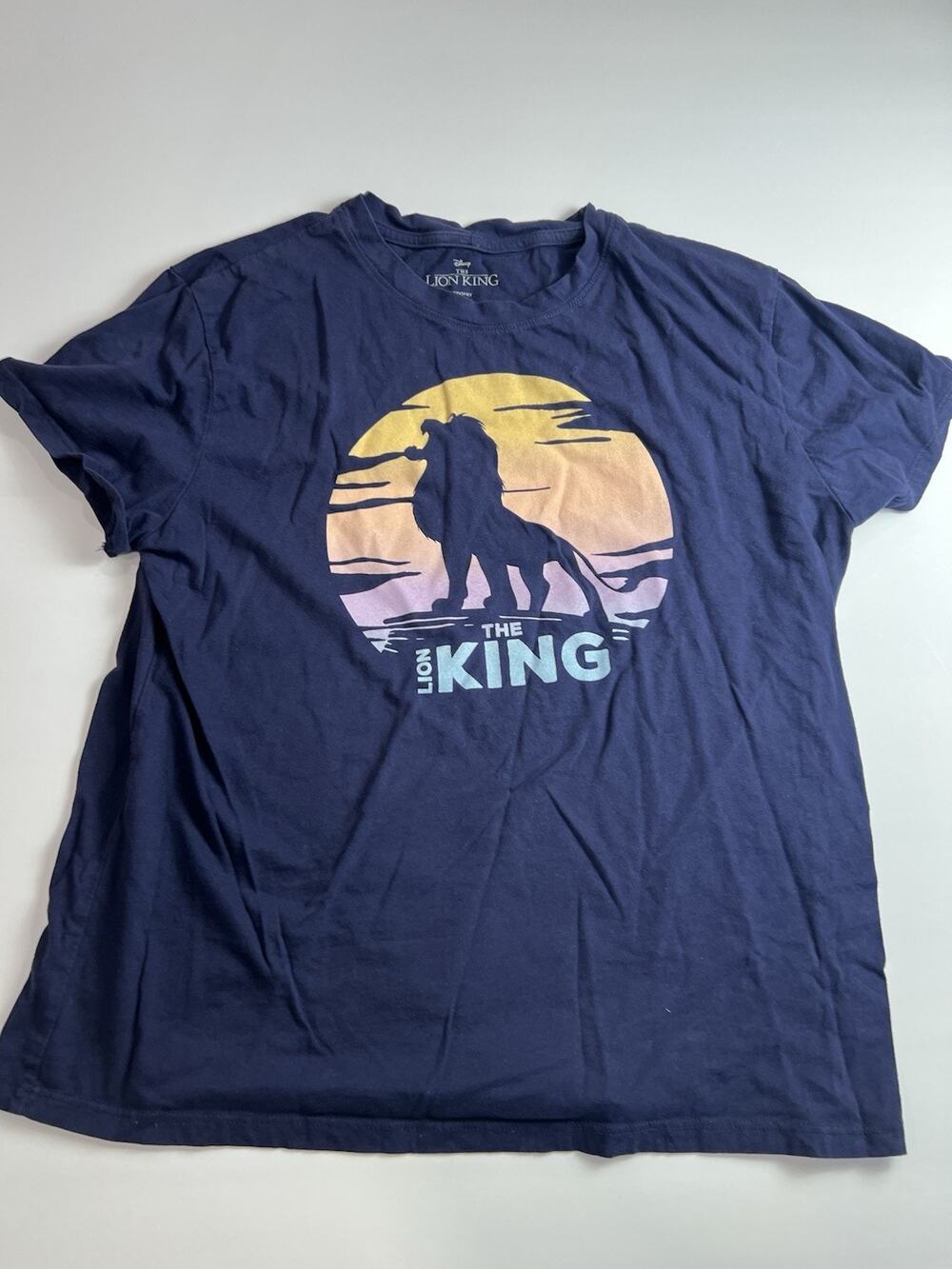 Disney Lion King T-Shirt, Women's Curved Hem T-Shirt Size Large